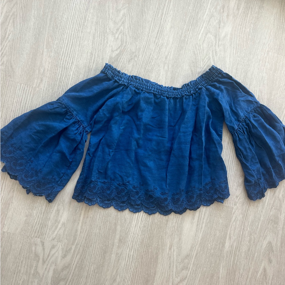 Off the shoulder American Eagle top